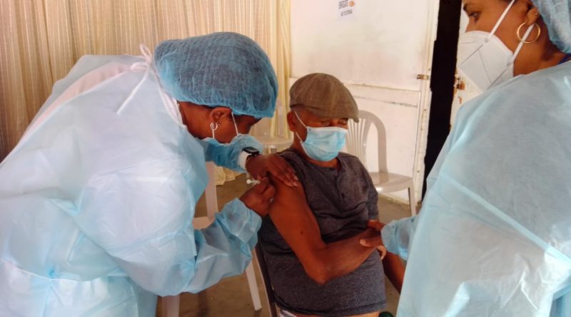 Vacuna contra Covid-19 en Los Cocos