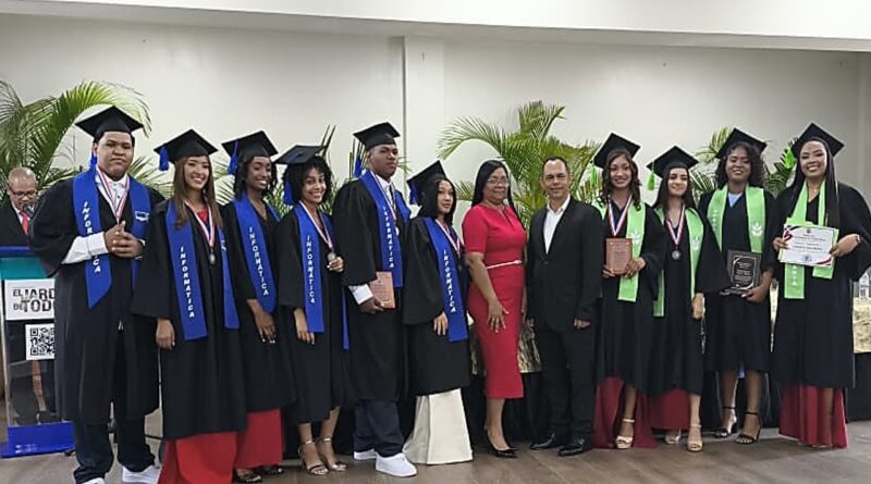 Decima Graduación Ordinaria Politécnico Ramona Tejada Marte