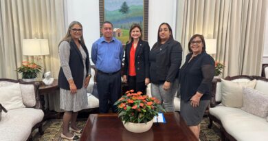 Yokasta Martínez y Vicepresidente Raquel Peña